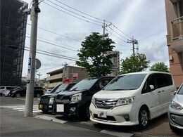 人気のセレナのホワイトカラーです。傷も少なく綺麗です。